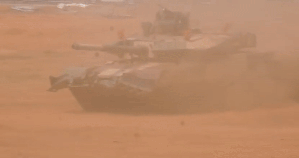 Ấn Độ mua 118 xe tăng 'thợ săn sát thủ' Arjun MK II