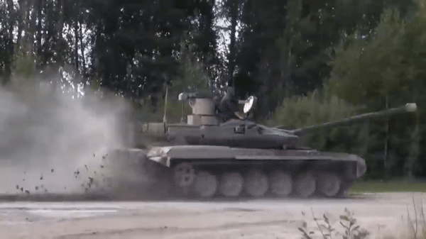 Vì sao Nga lệnh cho UAV tự sát Lancet phá hủy chiến tăng T-90M của mình?