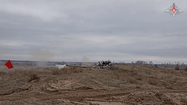 Vì sao Nga lệnh cho UAV tự sát Lancet phá hủy chiến tăng T-90M của mình?