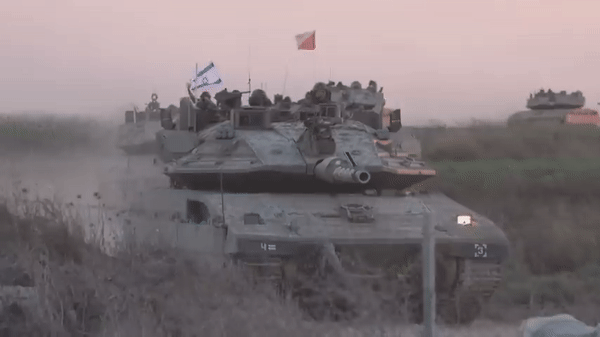 Lực lượng quân sự khổng lồ Israel bất ngờ dừng lại trước cửa ngõ Gaza