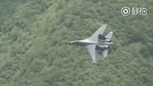 Mỹ nói tiêm kích J-11 Trung Quốc suýt va chạm 'pháo đài bay' B-52 