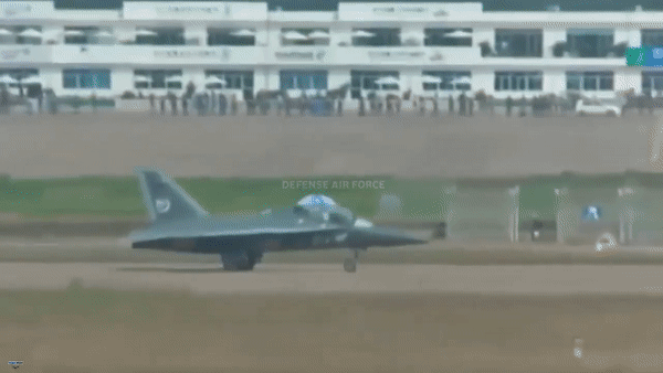 Chiến đấu cơ hạng nhẹ L-15 Trung Quốc sẽ thay thế F-16 Mỹ trong biên chế không quân Pakistan?