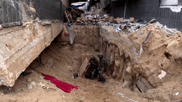 Bất ngờ với những thứ xuất hiện trong đường hầm dưới bệnh viện Gaza