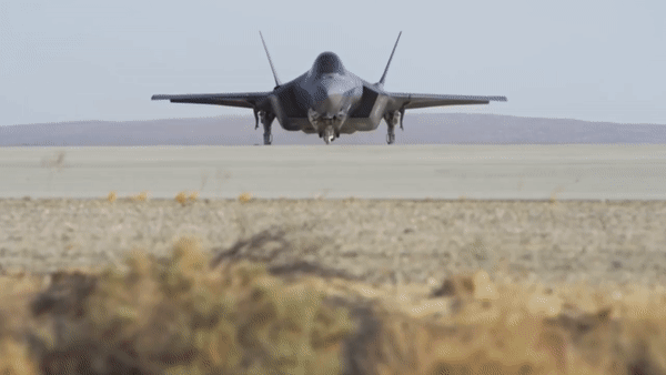 Mỹ tạo ra ‘chim quái vật’ F-35A mới từ xác hai chiếc bị tai nạn