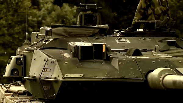 Xe tăng Leopard 2 bản mạnh nhất chuyển từ vai trò xung kích thành… pháo tầm xa