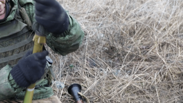 Lính Nga cải tiến súng chống tăng RPG-7 để bắn đạn cối 82mm