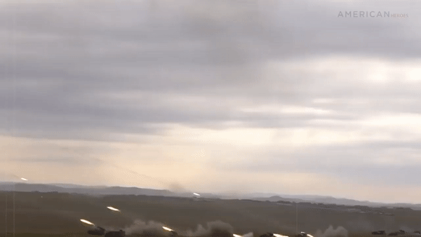 'Cuồng phong lửa' Tornado-G Nga tập kích dồn dập vào hỏa điểm đối phương