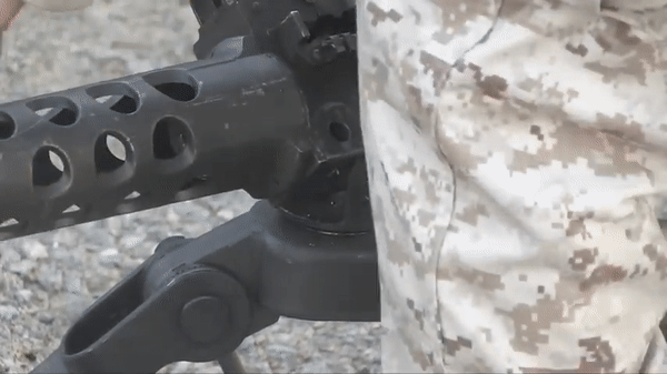 Súng máy huyền thoại M2 Mỹ được gắn thêm cò bắn tự động 