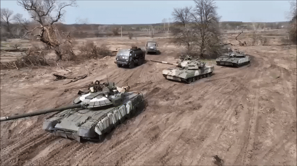 Nga gắn 'rồng biển' RBU-6000 lên khung gầm xe tăng T-80 tại Đông Âu