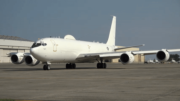 Mỹ điều tra sự cố máy bay 'ngày tận thế' E-6B Mercury tróc hết sơn