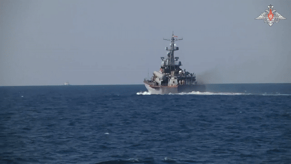 Chiến hạm lớp Tarantul Nga 'thúc thủ' trước xuồng tự sát tại Biển Đen