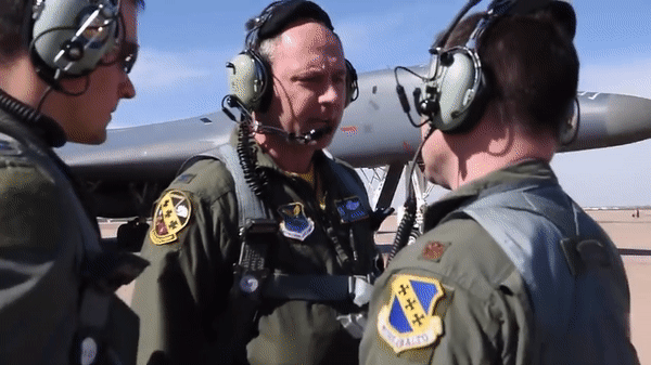Oanh tạc cơ B-1B Mỹ vượt đại dương để không kích mục tiêu tại Trung Đông