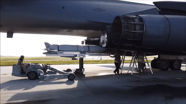 Tên lửa tàng hình AGM-158 JASSM đặc biệt nguy hiểm của Mỹ sẽ xuất hiện tại Đông Âu?