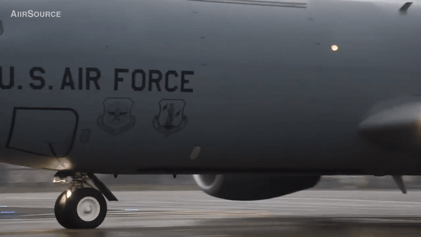 Mỹ nghiên cứu để biến KC-135 thành máy bay tiếp dầu không người lái