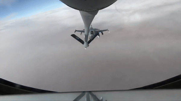 Mỹ nghiên cứu để biến KC-135 thành máy bay tiếp dầu không người lái