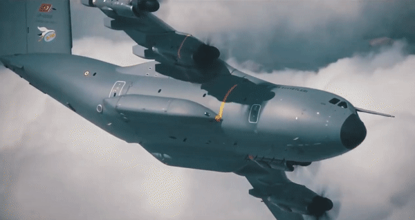 Khách Trung Quốc bất ngờ bị ngăn tham quan vận tải cơ A-400M của Đức