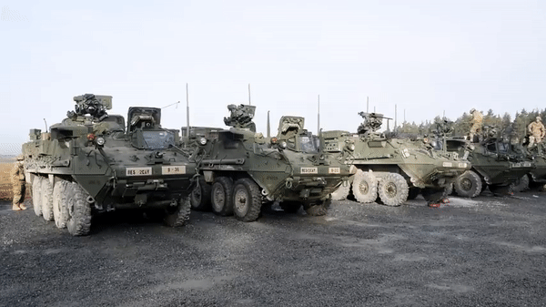 Thiết giáp Stryker Mỹ được lính Ukraine khen 'dễ dùng như chơi game'