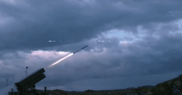 Nga tập kích thẳng tổ hợp tên lửa phòng không NASAMS Ukraine