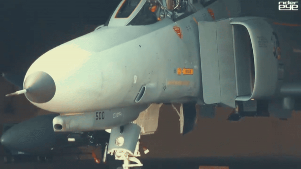 Phi đội F-4E Phantom Hàn Quốc diễn tập 'Voi đi bộ' trước khi từ giã bầu trời