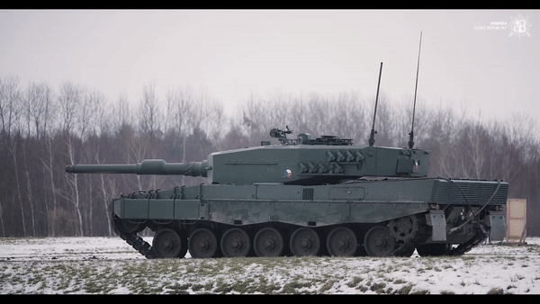 Tháp pháo xe tăng Leopard 2 Ukraine lần đầu bị thổi bay sau đòn tập kích của Nga