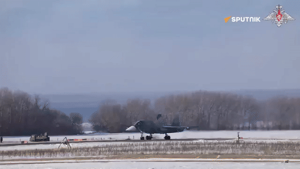 Cận cảnh tiêm kích Su-34 triển khai vũ khí ‘thay đổi cuộc chơi’ ở Ukraine