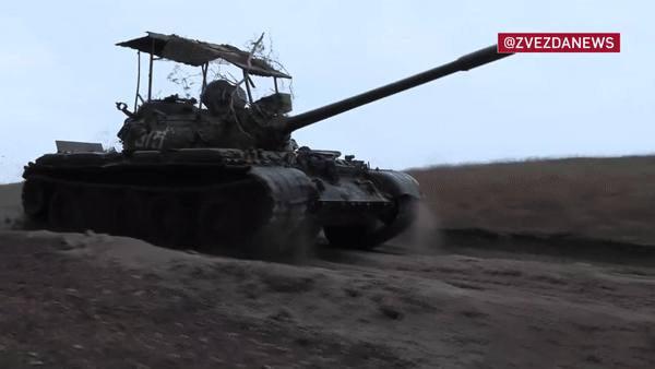 Học Nga, Ukraine biến xe tăng M-55S thành pháo tự hành