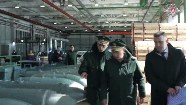 Nga bắt đầu sản xuất loạt siêu bom FAB-3000 nặng 3 tấn