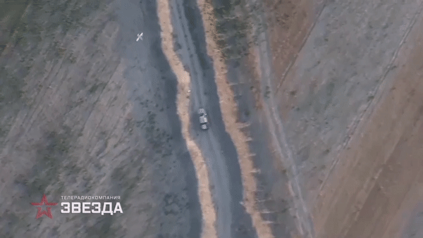 Binh lính Nga tạo 'lông nhím' cho xe chiến đấu bộ binh BMP-1 để chống drone