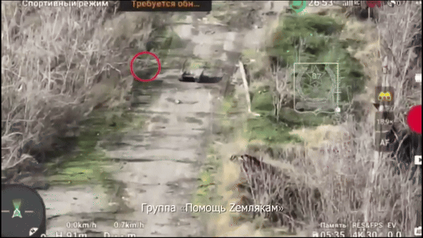 Cuộc đối đầu nghẹt thở giữa drone Ukraine và robot chiến đấu Nga