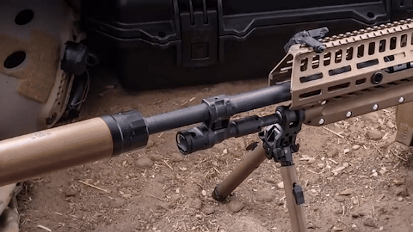Súng máy hạng nhẹ XM250 Mỹ chọn cỡ đạn 6,8mm để tăng thêm uy lực