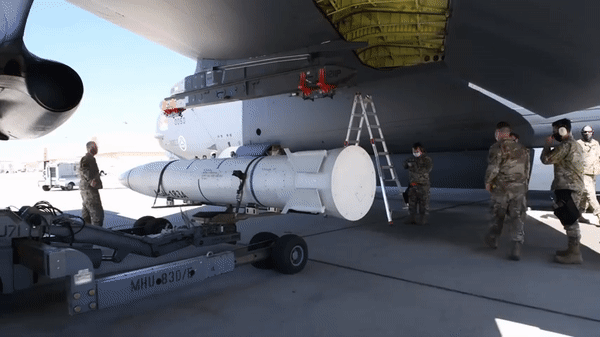 Mỹ ra mắt tên lửa siêu vượt âm dành cho tiêm kích tàng hình F-35