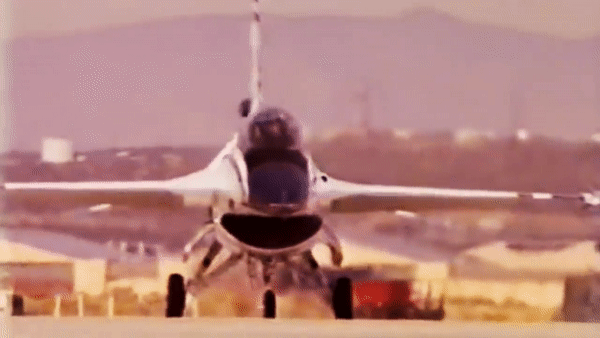 Bộ trưởng Không quân Mỹ muốn ngồi trên tiêm kích F-16 điều khiển bằng AI