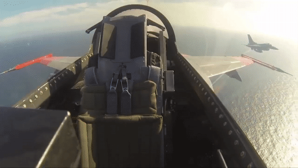 Bộ trưởng Không quân Mỹ muốn ngồi trên tiêm kích F-16 điều khiển bằng AI