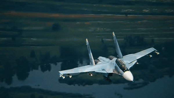 Chiến đấu cơ Su-30SM Nga khiến tiêm kích Ukraine không thể cất cánh?
