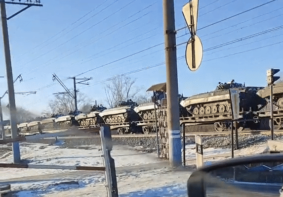 Nga bất ngờ điều thêm hàng trăm xe tăng, thiết giáp áp sát biên giới Ukraine