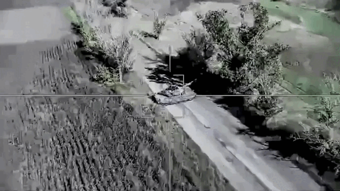 Xe tăng 'hàng hiếm' T-84 Oplot bị UAV cảm tử Lancet vô hiệu hóa
