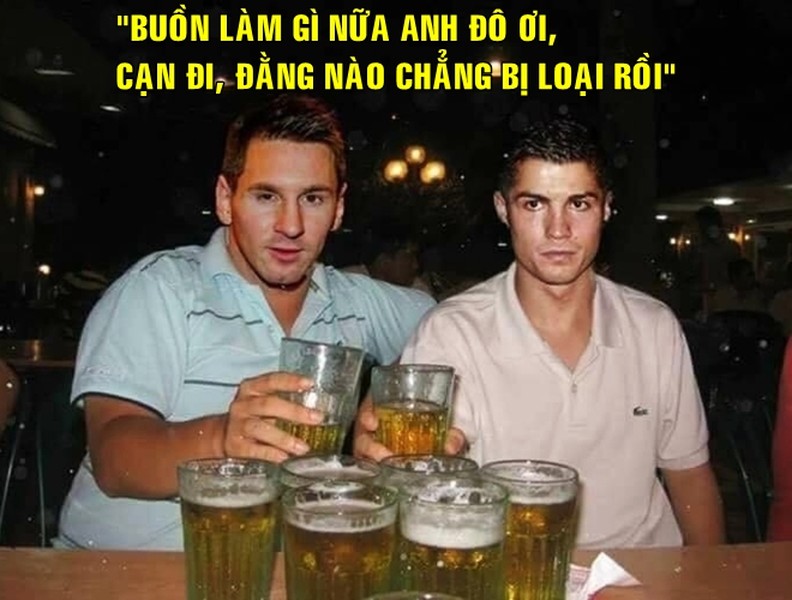 Ảnh chế cười vỡ bụng: Bị loại cay đắng, Messi rủ Ronaldo sang Việt ...