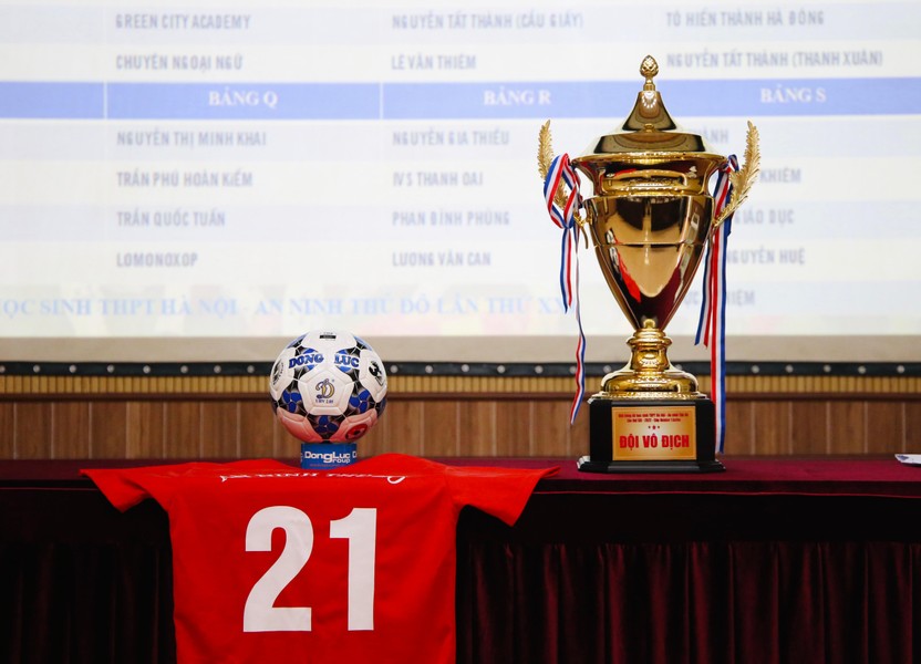 Toàn cảnh lễ bốc thăm giải bóng đá học sinh THPT Hà Nội 2022 ảnh 11