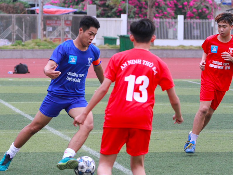 Hình ảnh loạt trận 15h30 ngày 23-11 ảnh 2