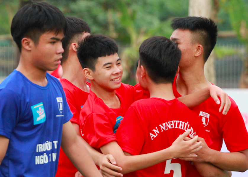 Hình ảnh loạt trận 15h30 ngày 23-11 ảnh 8