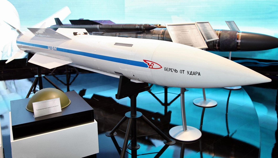 Tiêm kích Su-35S Nga hạ chiến đấu cơ Ukraine ở khoảng cách gần 200km? ảnh 11