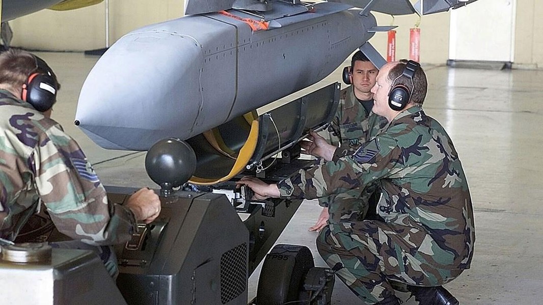 Bom dẫn đường AGM-154 cực nguy hiểm của Mỹ sẽ được Phần Lan trang bị ảnh 12
