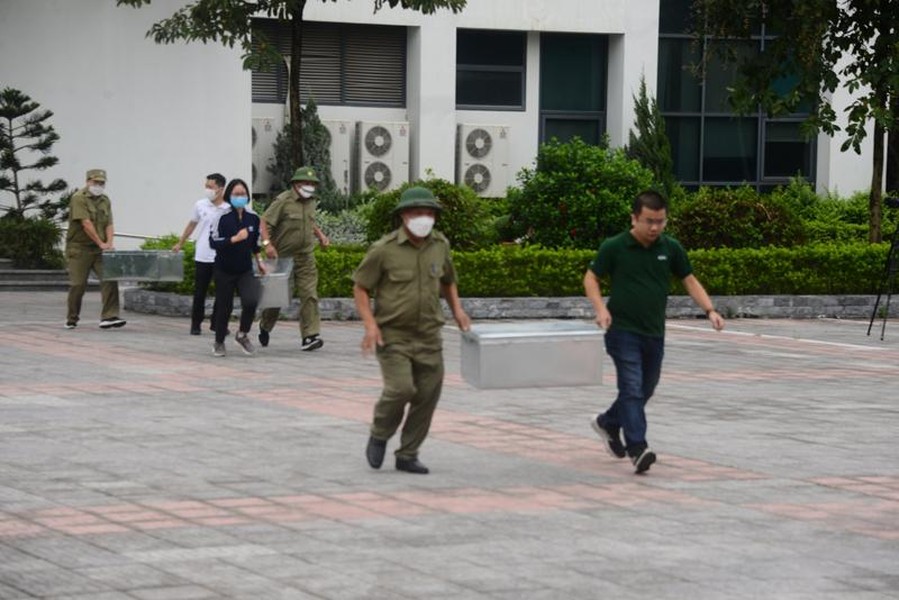 Hơn 50 người mắc kẹt tại Trường Đại học Y tế công cộng được cứu trong tình huống giả định ảnh 5