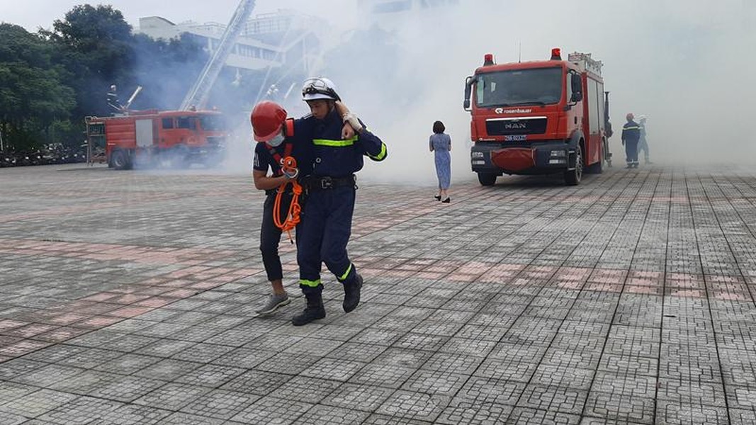 Hơn 50 người mắc kẹt tại Trường Đại học Y tế công cộng được cứu trong tình huống giả định ảnh 3