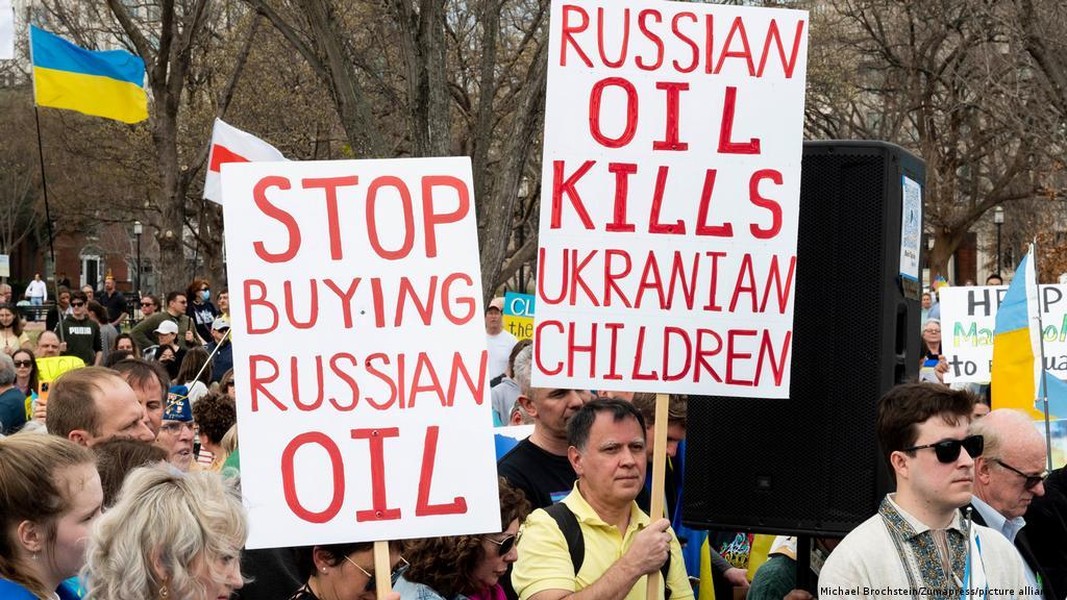 Chính quyền Mỹ quá tự tin khi tuyên bố chiến thắng trong 'cuộc chiến giá xăng' với Nga?