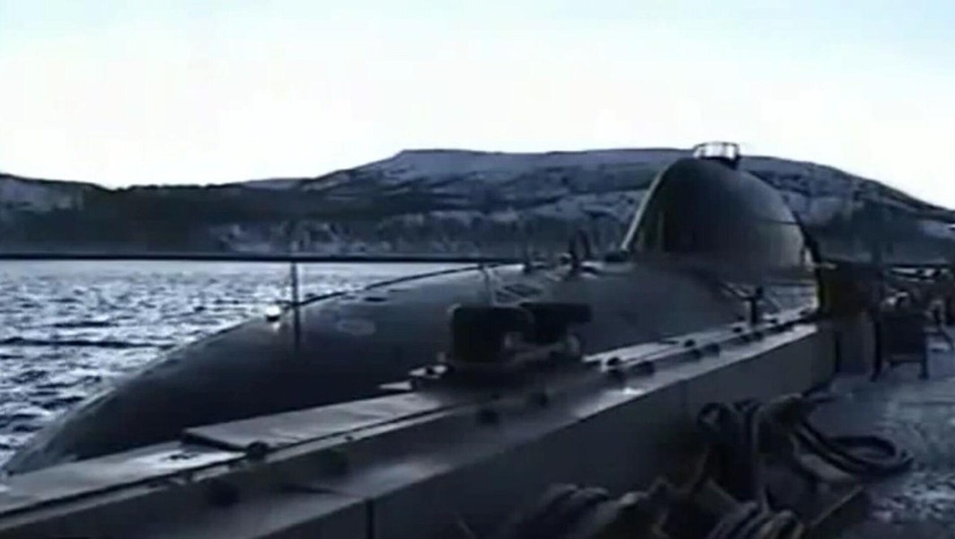 Hải quân Mỹ kinh ngạc trước tàu ngầm huyền thoại Lira của Nga