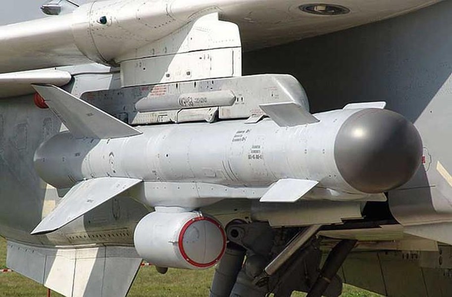 Đòn tấn công bằng tên lửa Kh-59M phá hủy hạ tầng sân bay Krivoy Rog của Ukraine ảnh 7