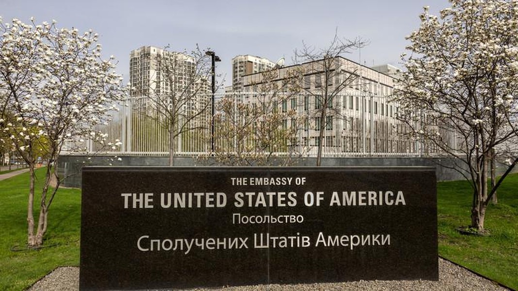 Mỹ toan tính gì khi phát 'cảnh báo đỏ' yêu cầu công dân rời Nga?