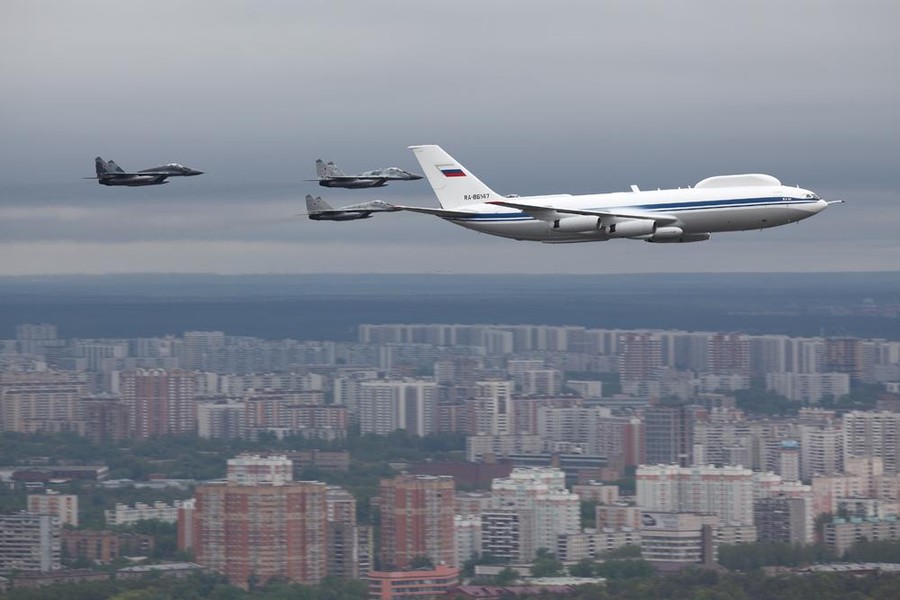 'Máy bay ngày tận thế' Il-80 liên lạc với tàu ngầm hạt nhân giữa cuộc tấn công tên lửa Ukraine ảnh 3