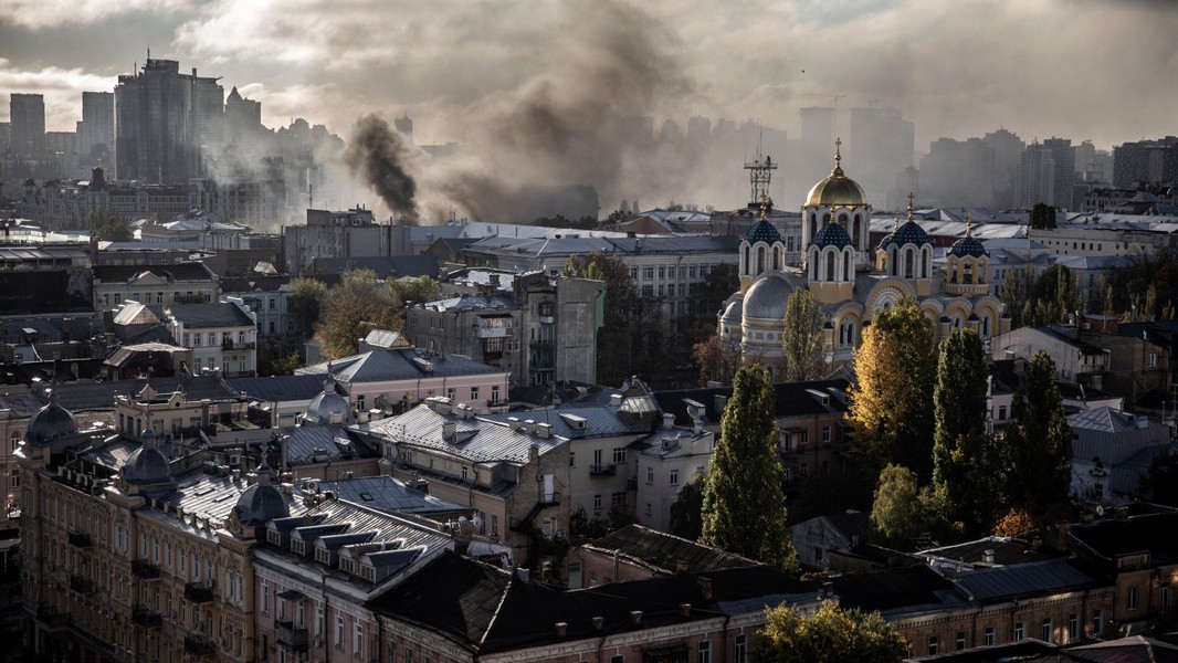 Kyiv tiếp tục rung chuyển: Nga tích lũy bao lâu cho một cuộc tấn công tên lửa quy mô lớn? ảnh 1